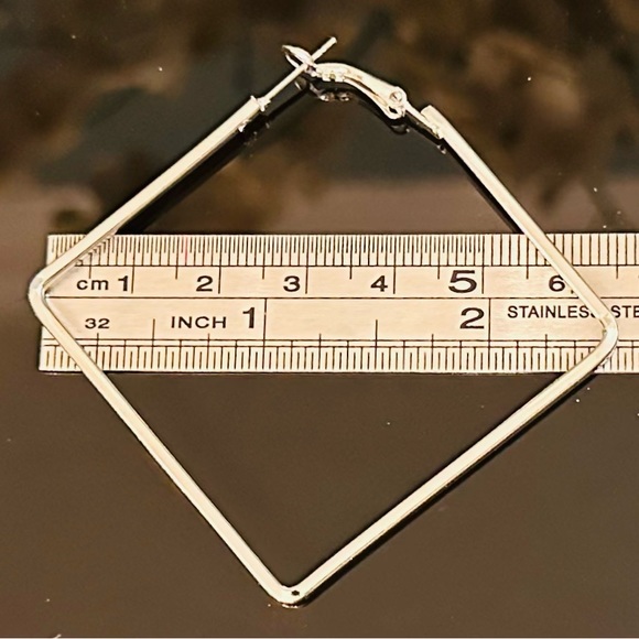 Minimalist square “hoop” earrings choose gold or silver tone - Picture 10 of 11